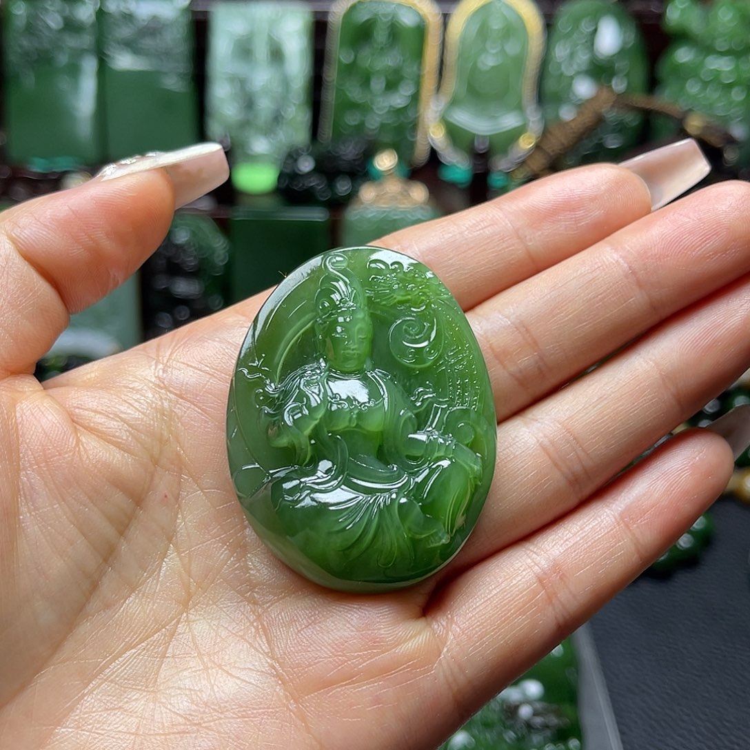 度***°和田玉未镶嵌颈饰