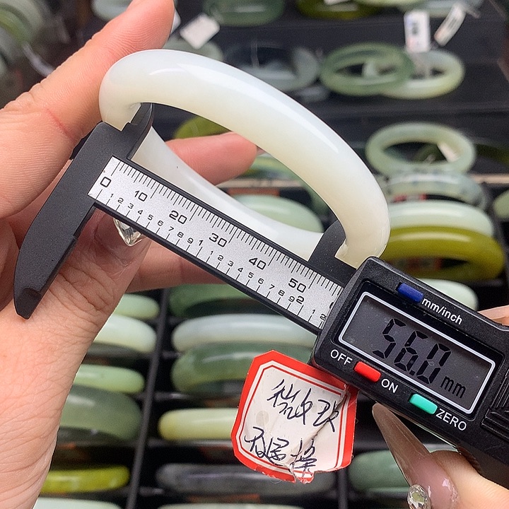 蛇纹石玉手镯未镶嵌584