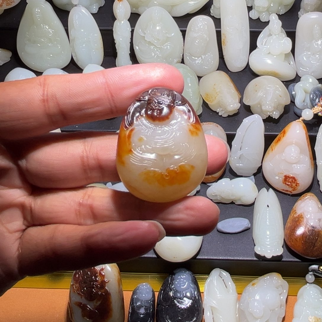 和田玉颈饰未镶嵌幸**?