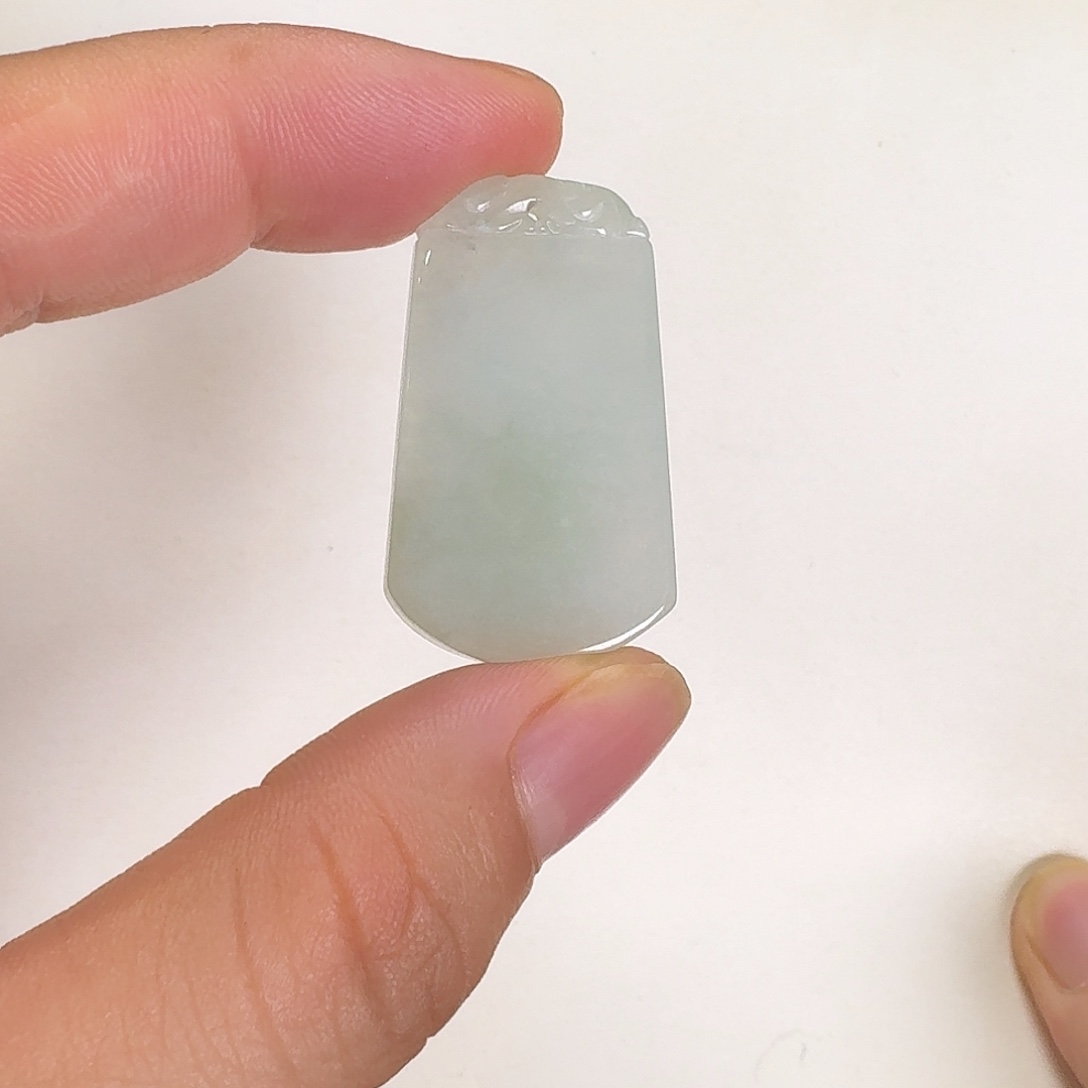 翡翠未镶嵌颈饰无事牌