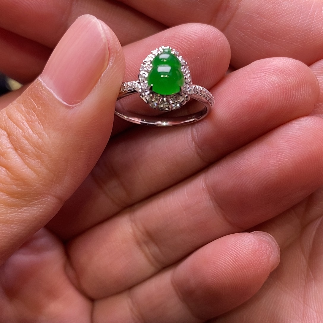 L****翡翠18K金镶嵌戒指葫芦戒指