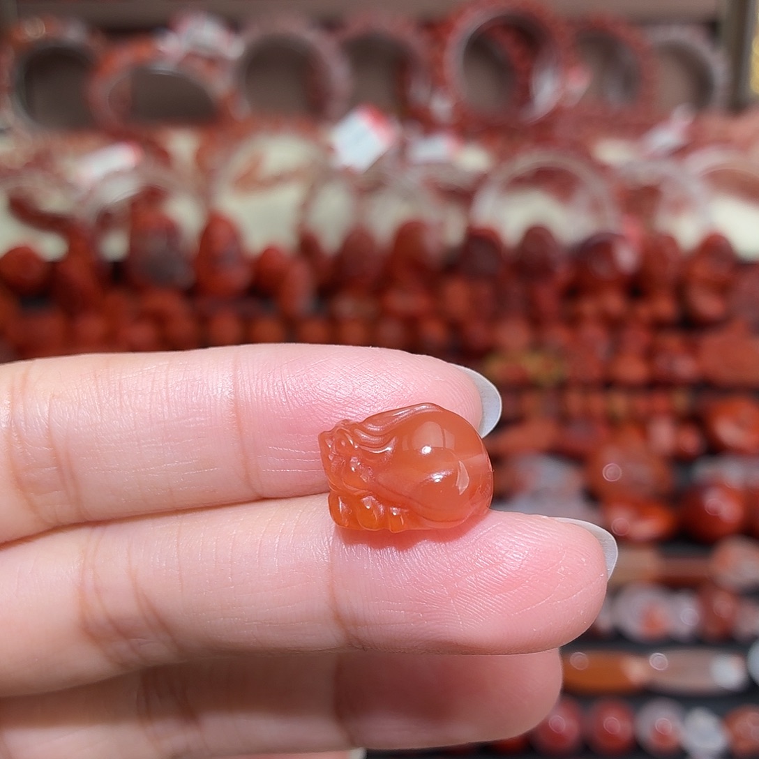 南红玛瑙未镶嵌颈饰通孔貔貅