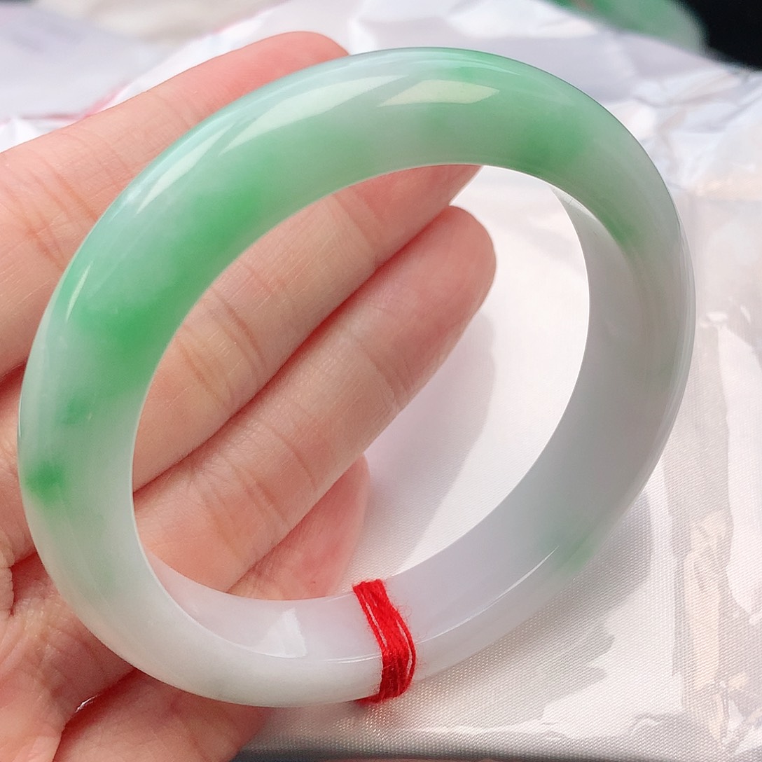 翡翠手镯未镶嵌53圈口380095
