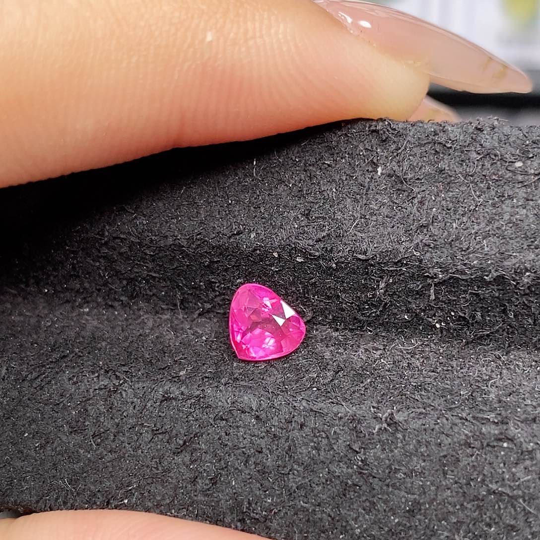 蓝宝石裸石未镶嵌无烧热粉色GUILD证书1.00ct