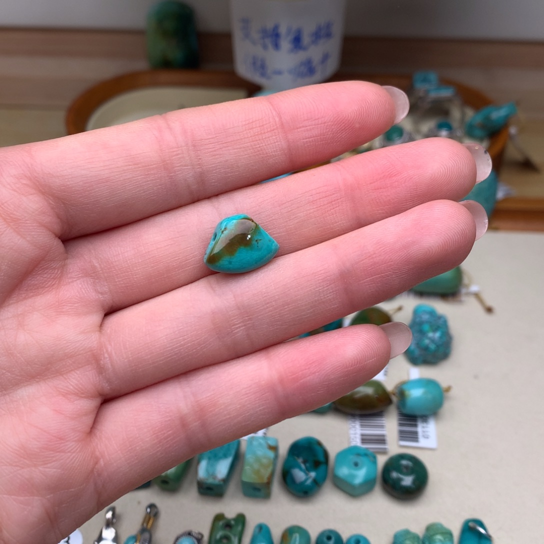 绿松石未镶嵌珠宝奇石