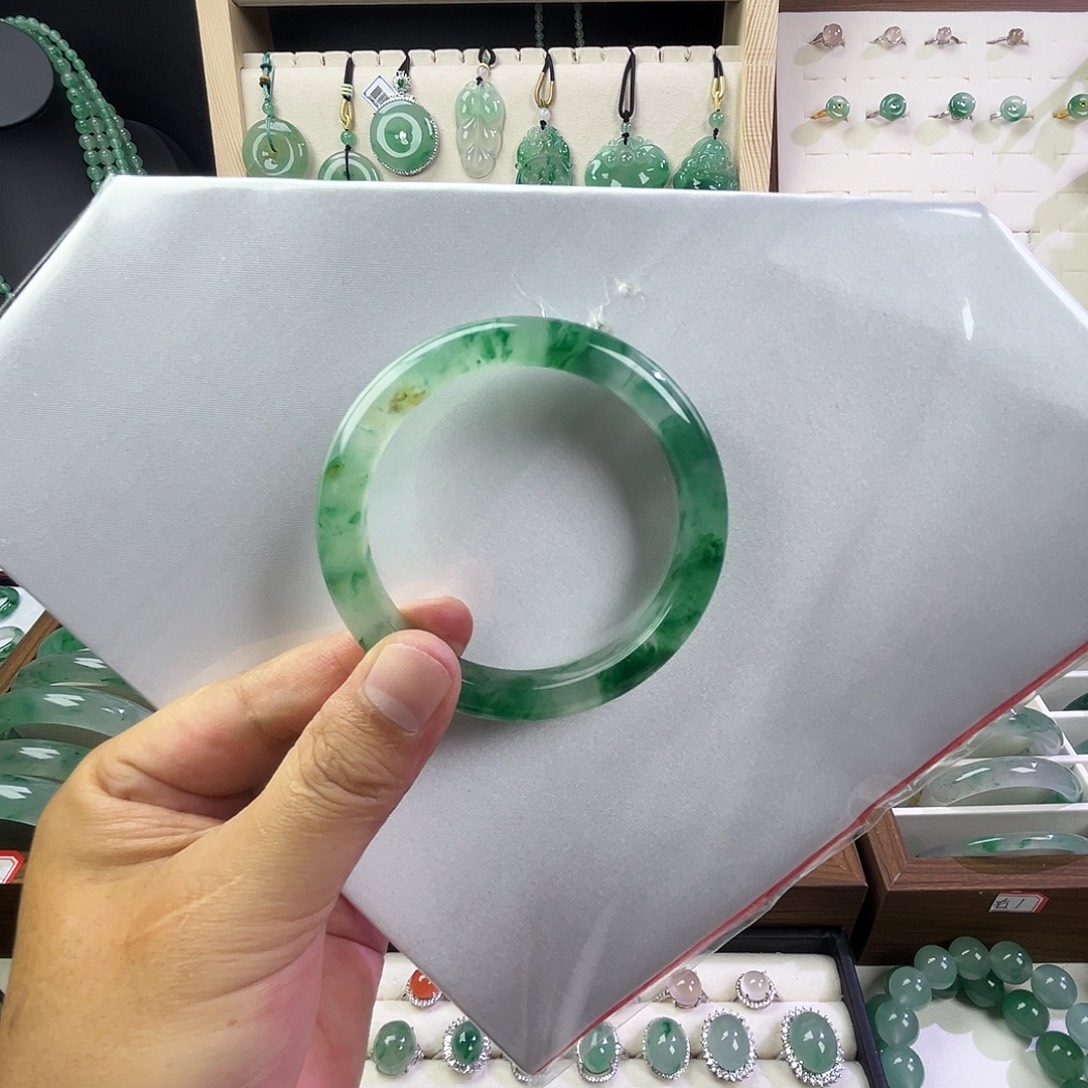 石英质玉未镶嵌手镯60.2