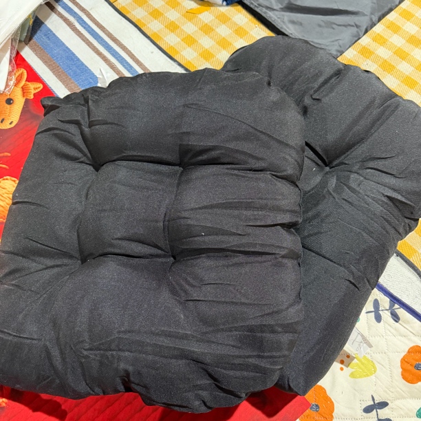 阳离子外贸黑色加厚坐垫发一对约50*50