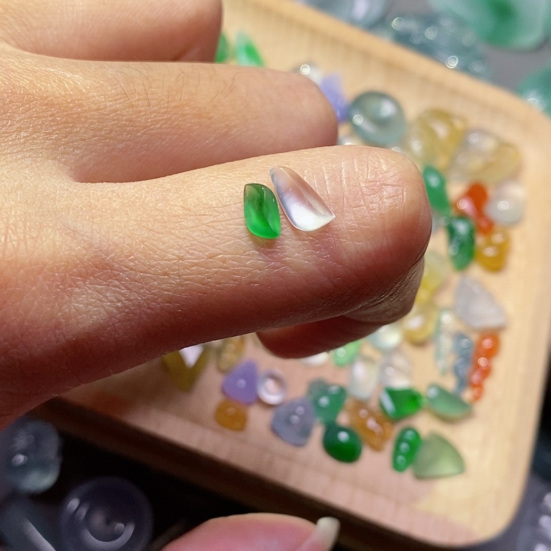 翡翠颈饰未镶嵌翡翠