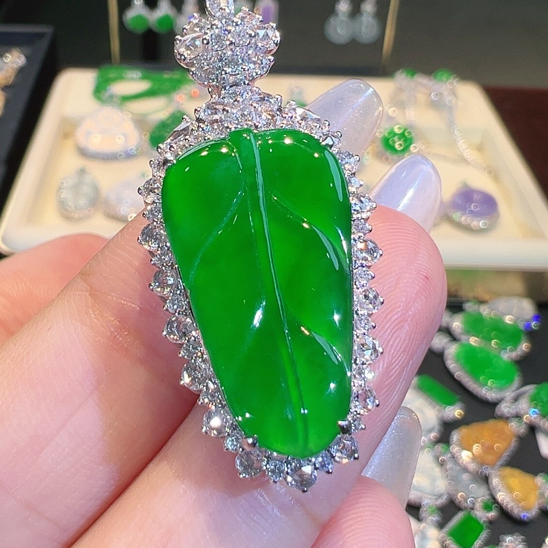 翡翠吊坠(不含链)18K金镶嵌翡翠