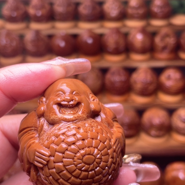 橄榄核把件诚*牟橄榄雕刻