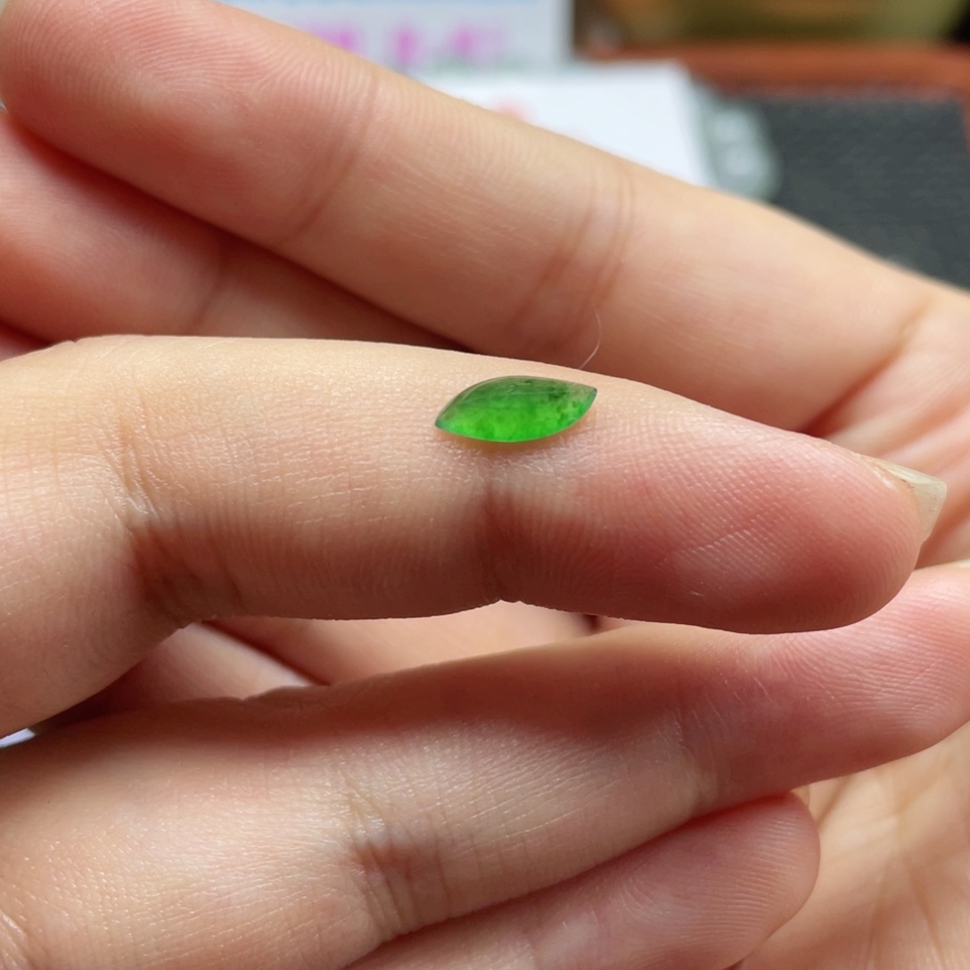 未镶嵌挂件翡翠  翡翠