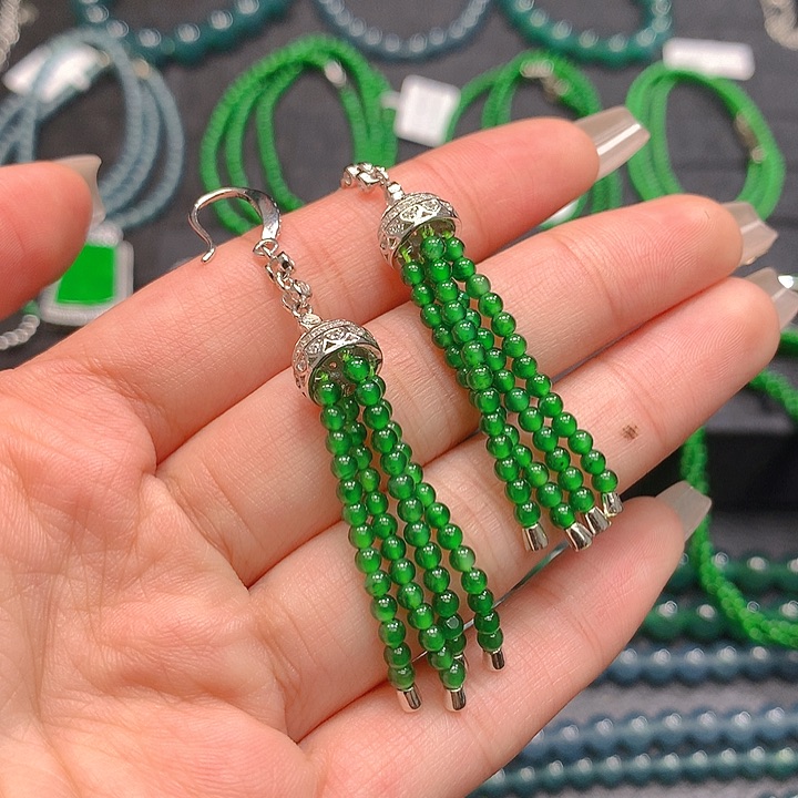 翡翠颈饰未镶嵌。。。。