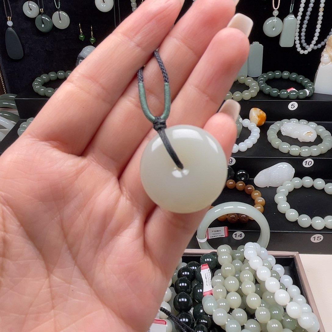 和田玉吊坠(赠链)未镶嵌