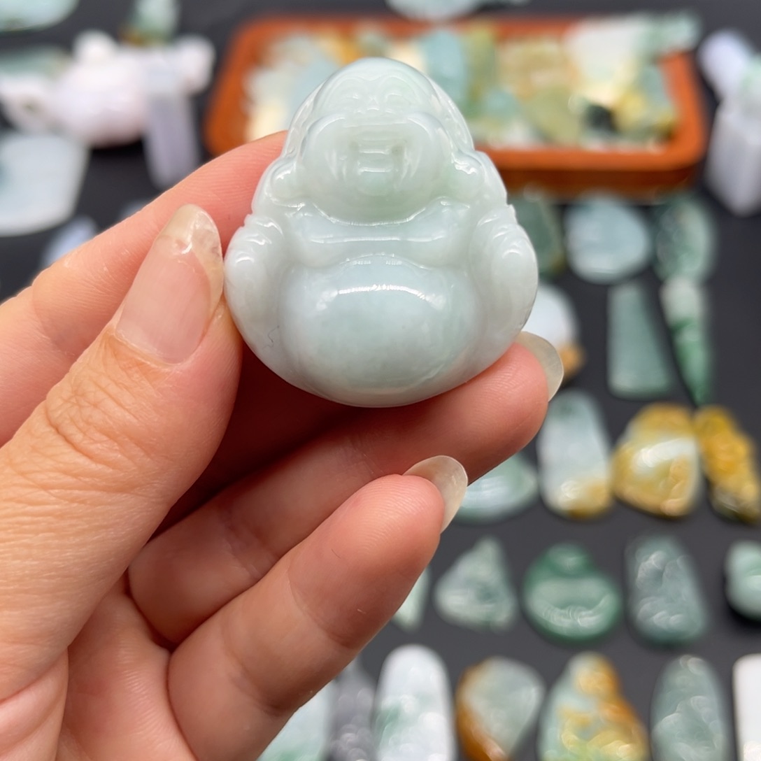 翡翠未镶嵌颈饰佛公