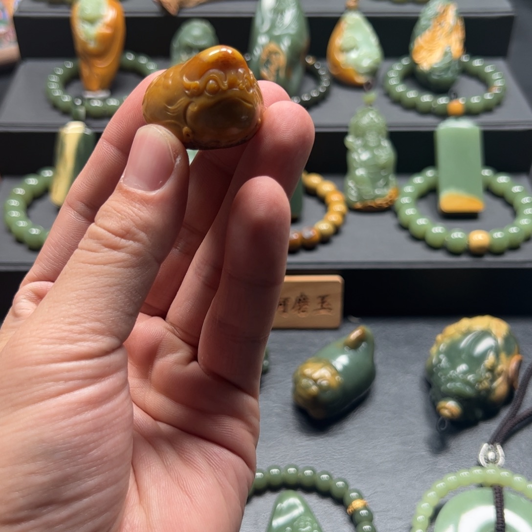 浅***陌岫岩河磨玉（透闪石质玉）未镶嵌颈饰