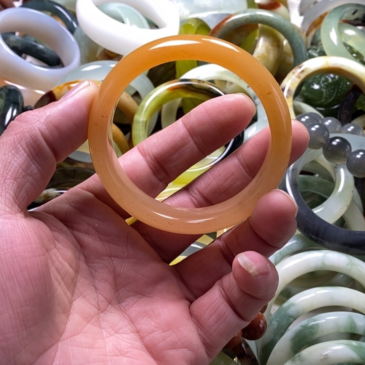 未镶嵌透闪石-蛇纹石玉手镯