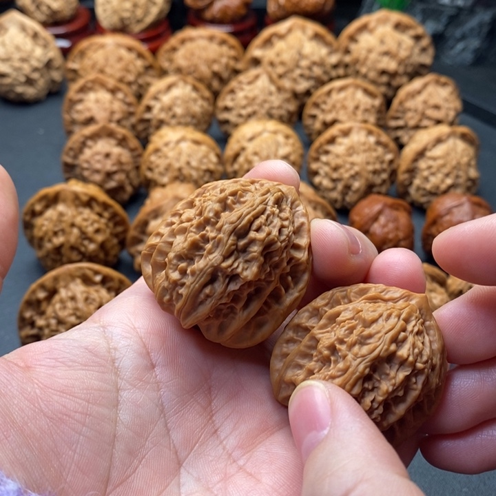 爱***赵把件文玩核桃36尺招财虎野核