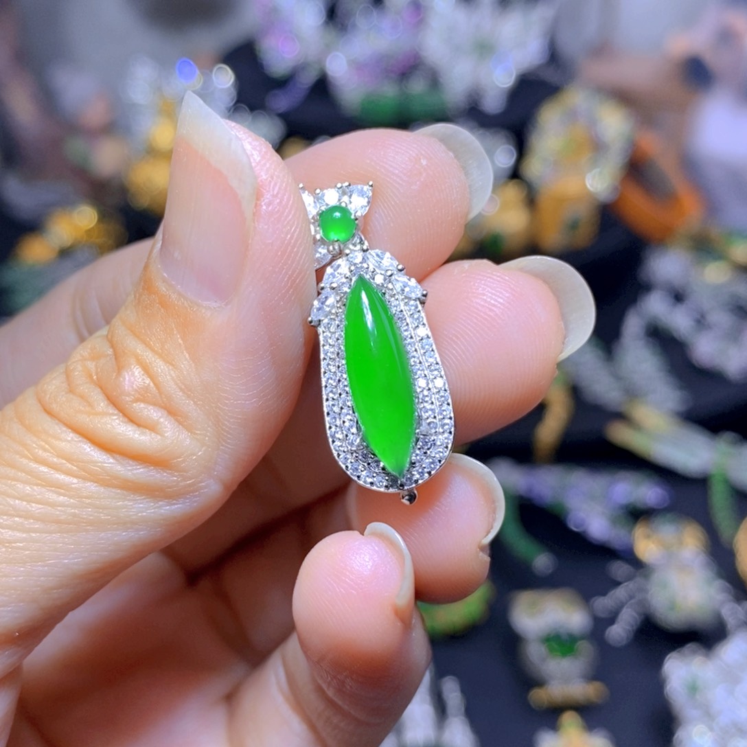 翡翠银S925镶嵌耳饰天然翡翠