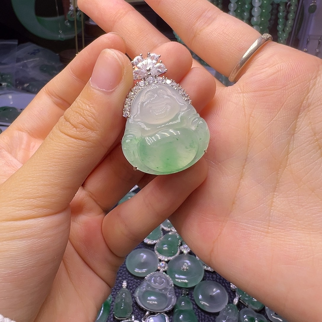 石英质玉（非洲翠）未镶嵌颈饰