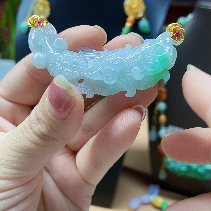 翡翠未镶嵌颈饰吊坠