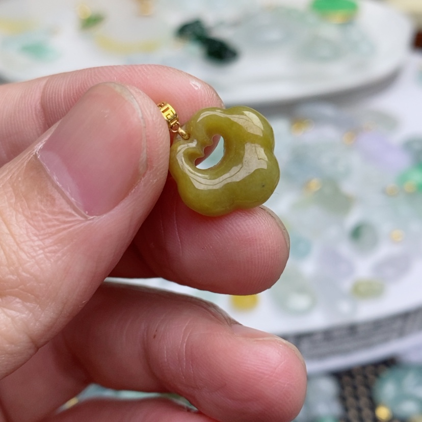 【闪购商品】翡翠吊坠(不含链)18K金镶嵌祥云锁