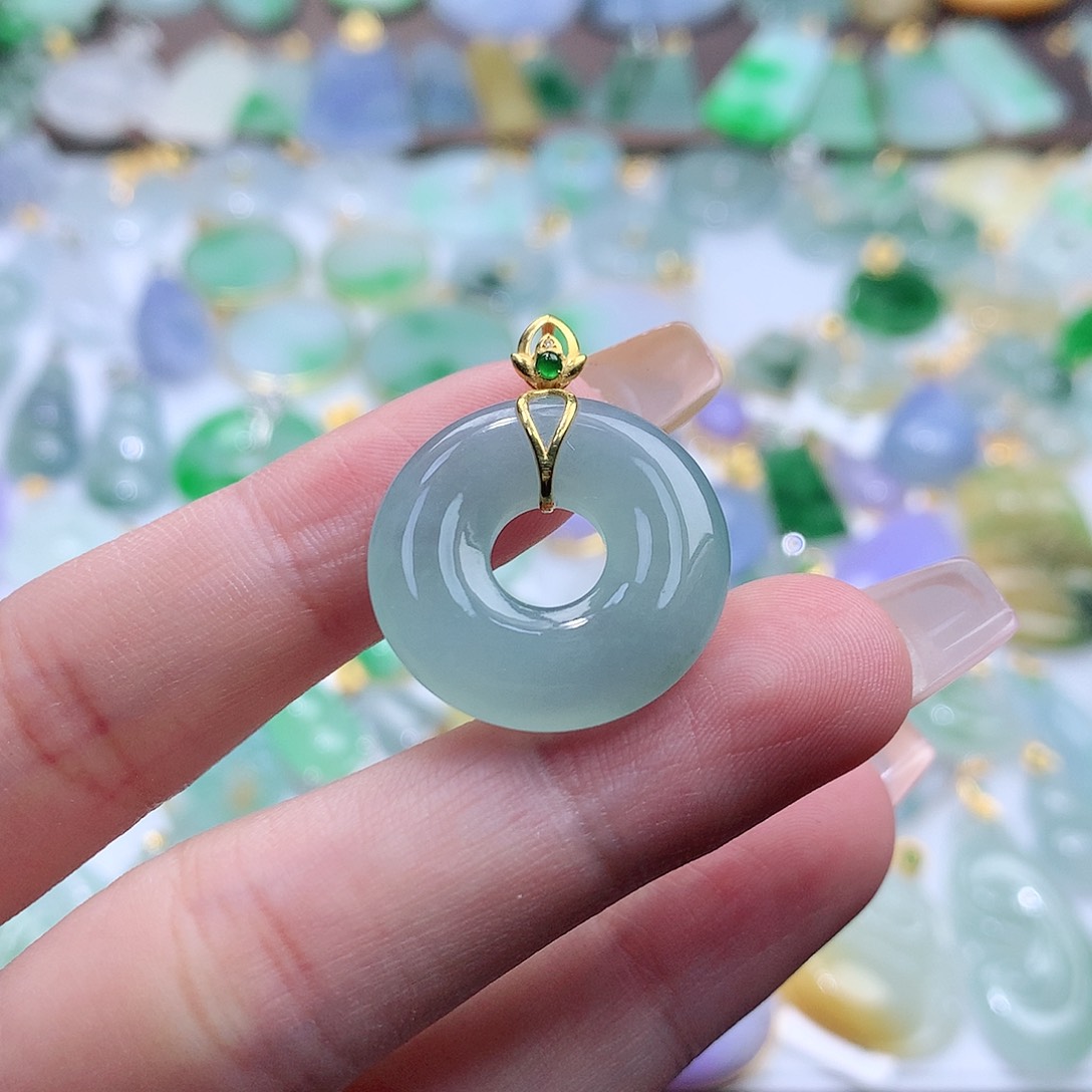 翡翠颈饰未镶嵌翡翠