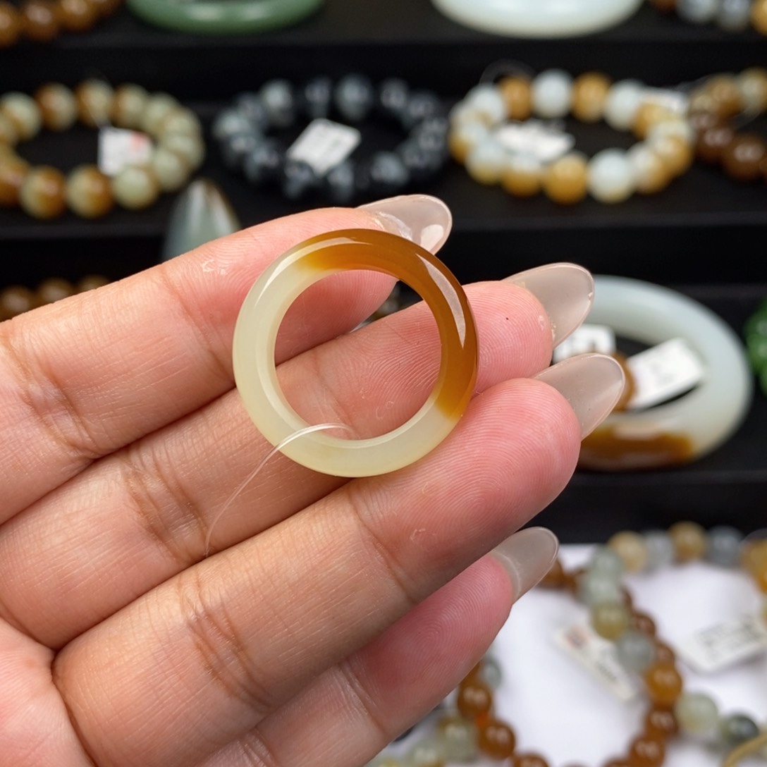 和田玉戒圈未镶嵌?*