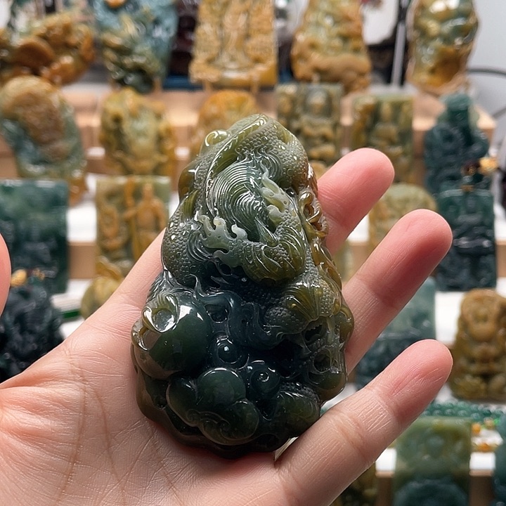 翡翠颈饰未镶嵌天然翡翠A货龙