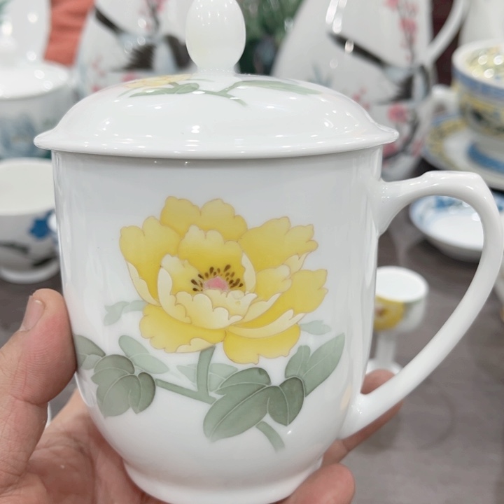 壶釉下五彩的瓷器和瓷器