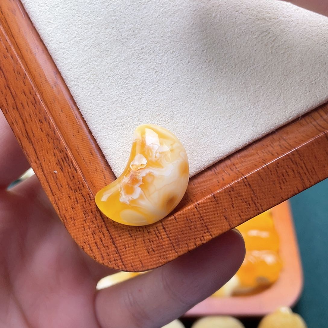 琥珀裸石未镶嵌蜜蜡