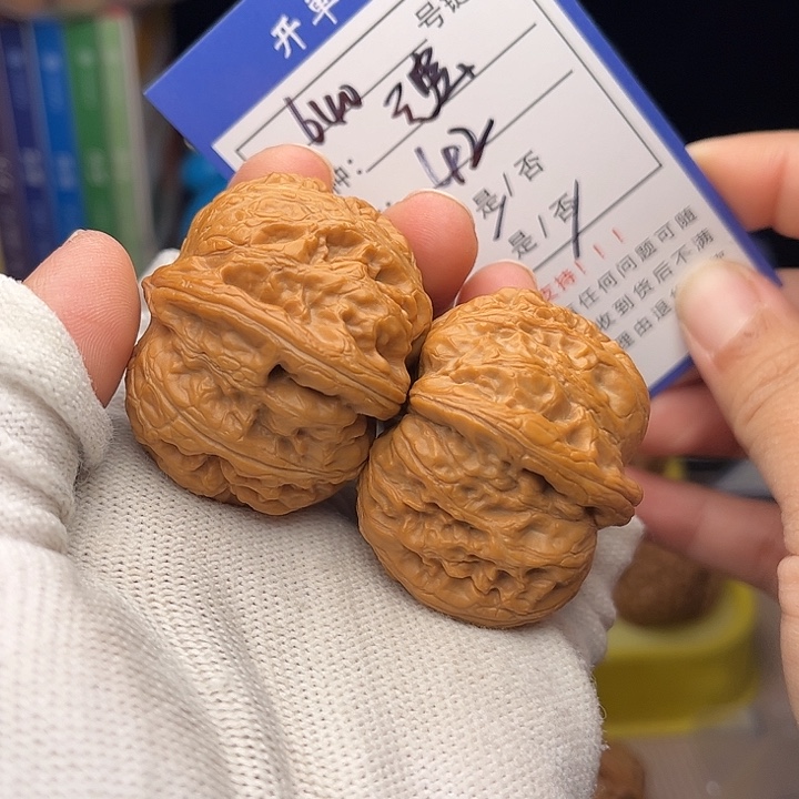 文玩核桃手捻核桃