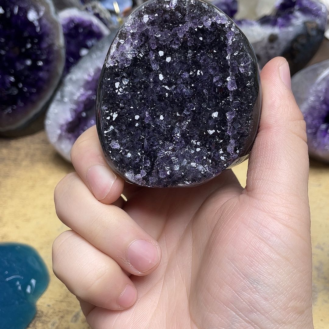 紫晶未镶嵌大型摆件（非配饰）