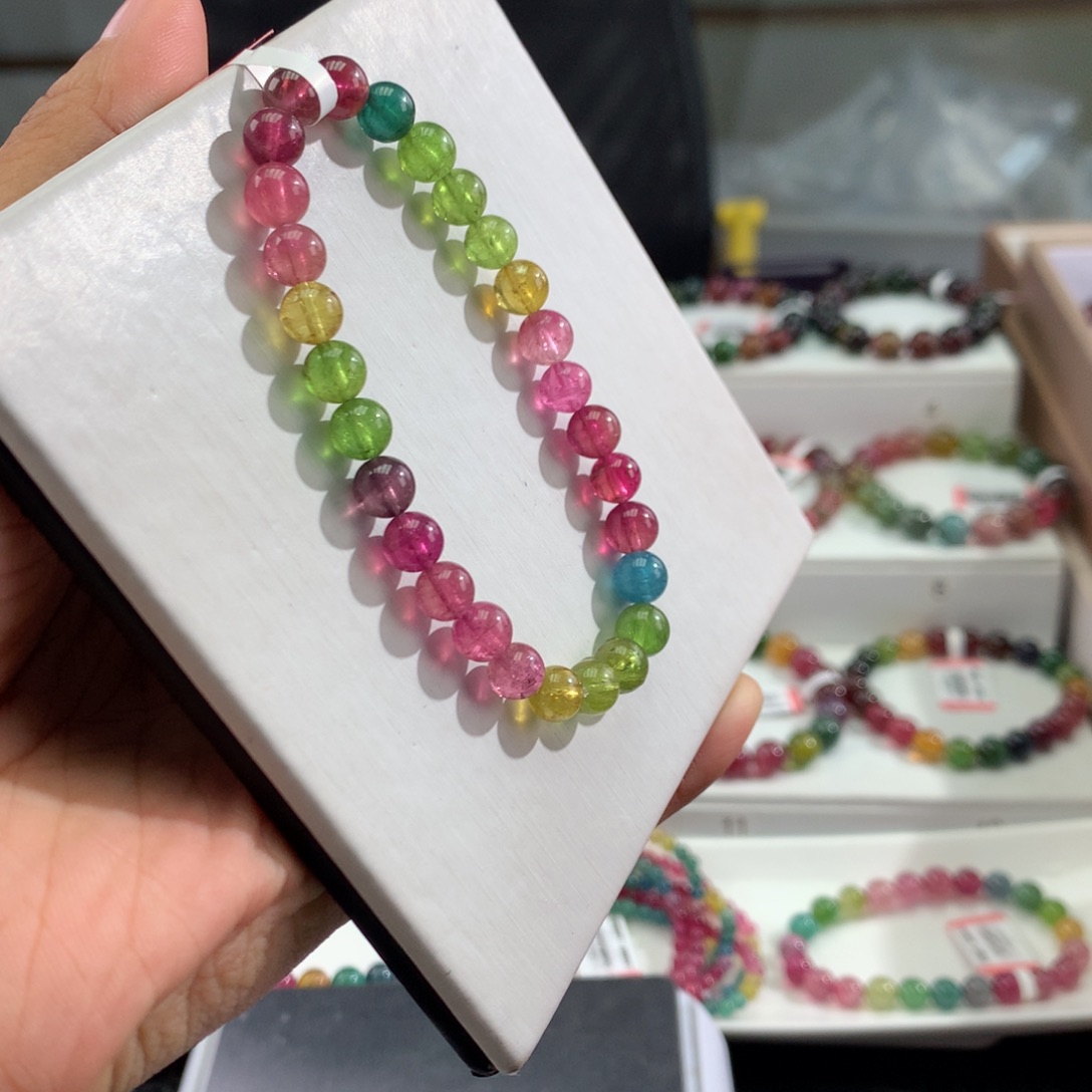 碧玺手链未镶嵌     6.8mm。  