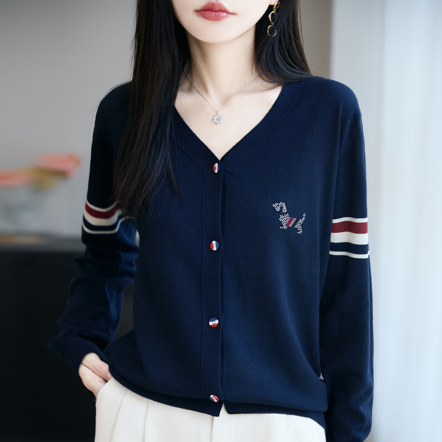 【早秋~新款】V领烫钻条纹精纺羊毛针织开衫毛衣百搭时尚秋季女外套