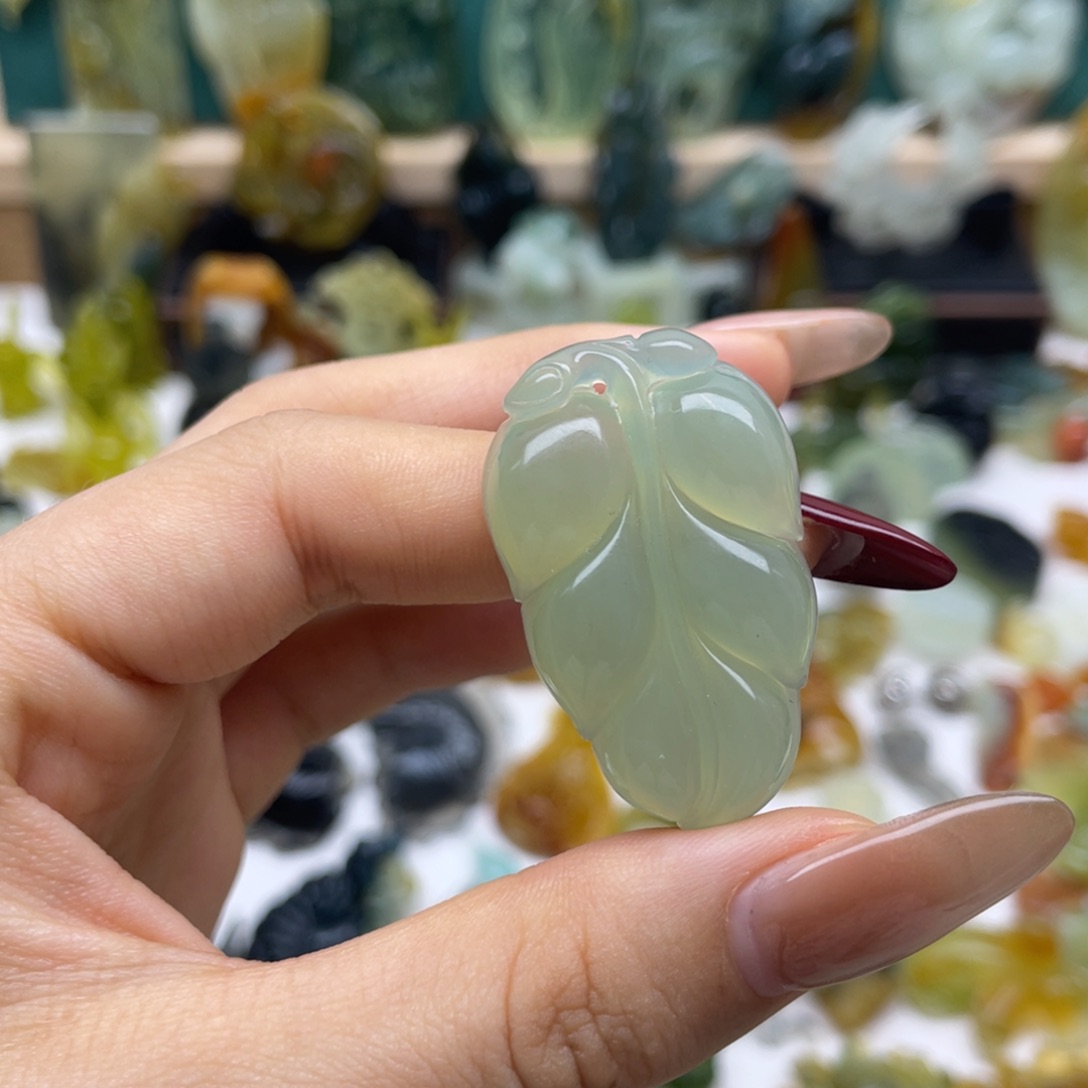 蛇纹石玉颈饰未镶嵌