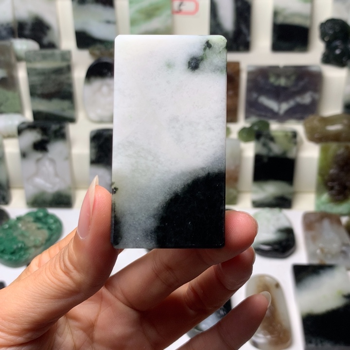 独山玉未镶嵌颈饰