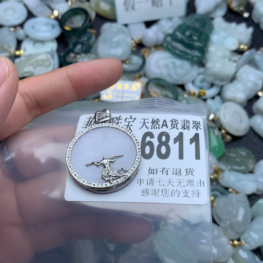 翡翠颈饰未镶嵌6811。