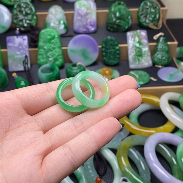 珍***下翡翠挂件未镶嵌翡翠