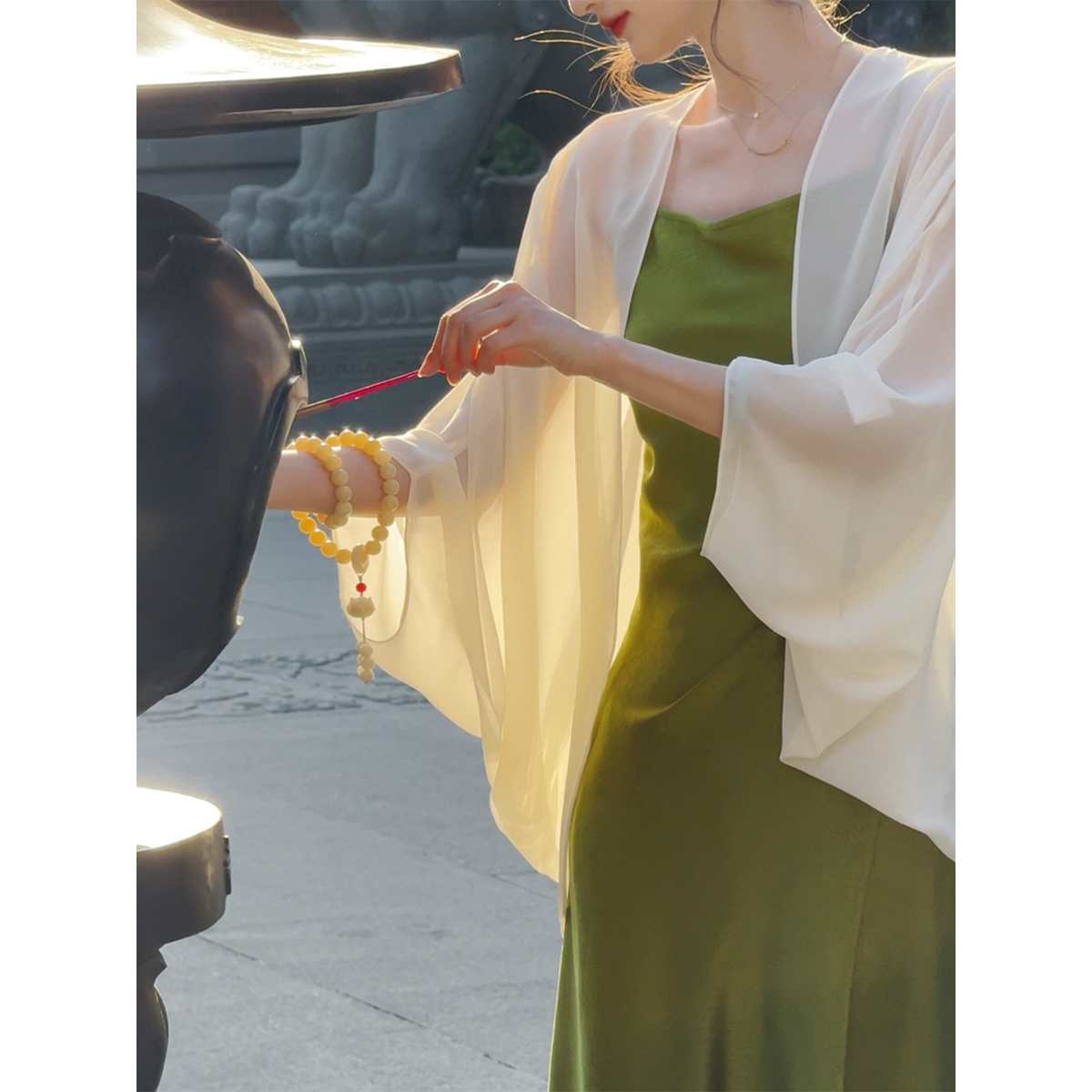 Liixu新款春夏女高级感气质披肩F52FCG085