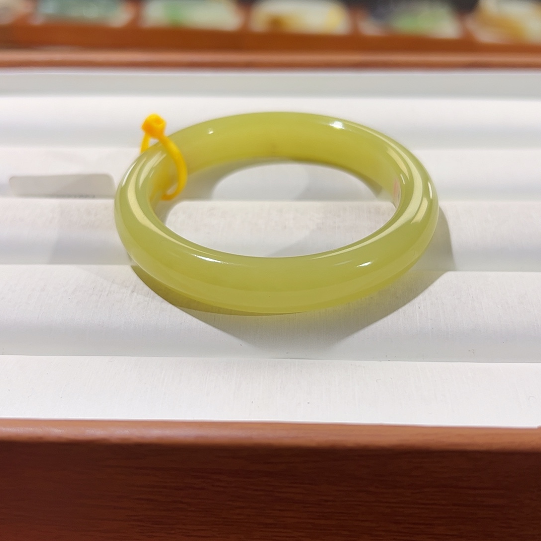 和田玉手镯未镶嵌?**?