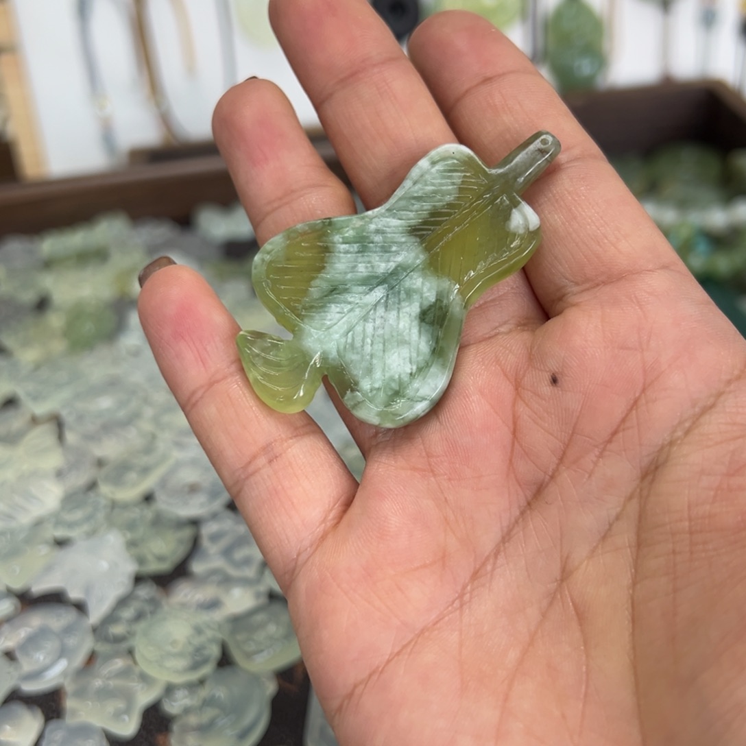 岫玉未镶嵌吊坠(不含链)