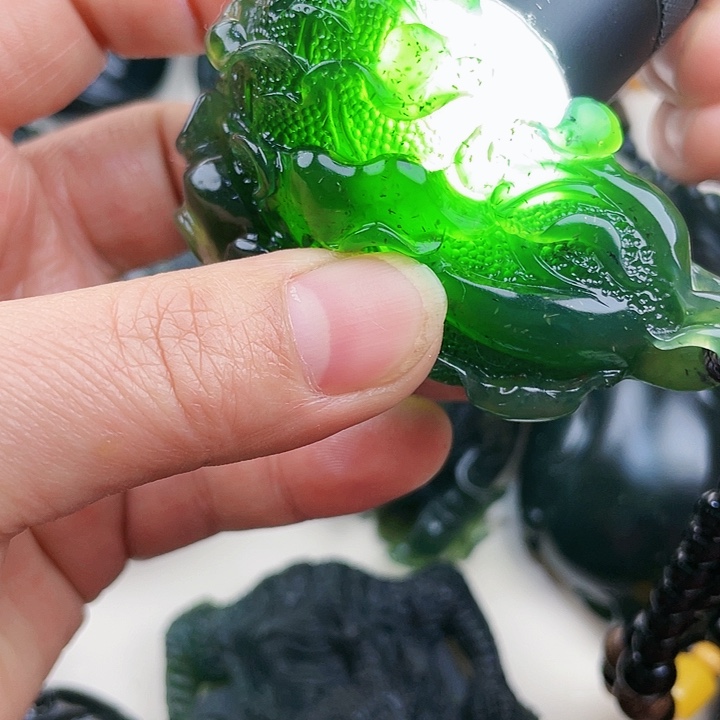 蛇纹石玉未镶嵌挂件