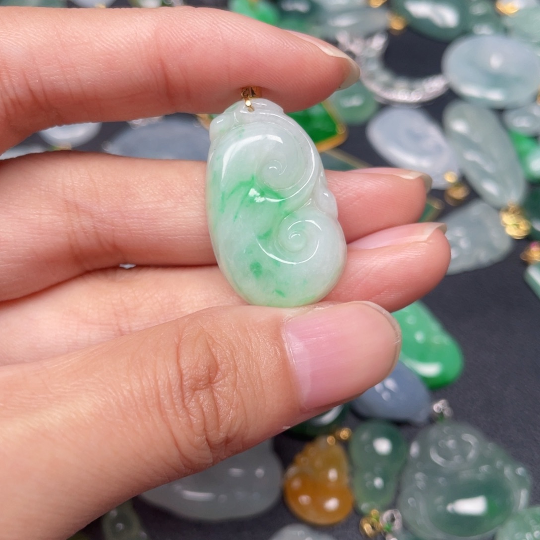 翡翠颈饰18K金镶嵌翡翠