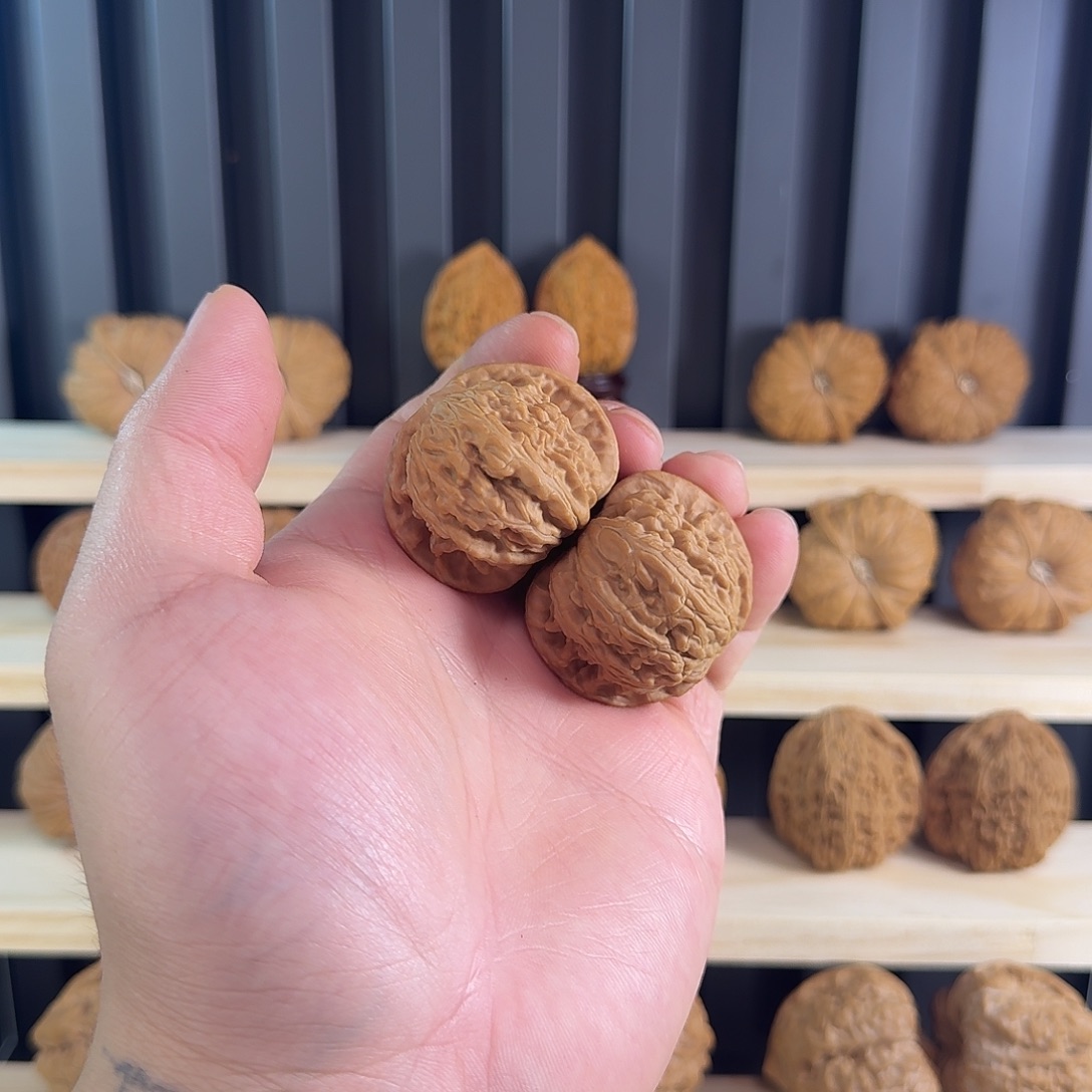 文玩核桃吊坠41白狮子