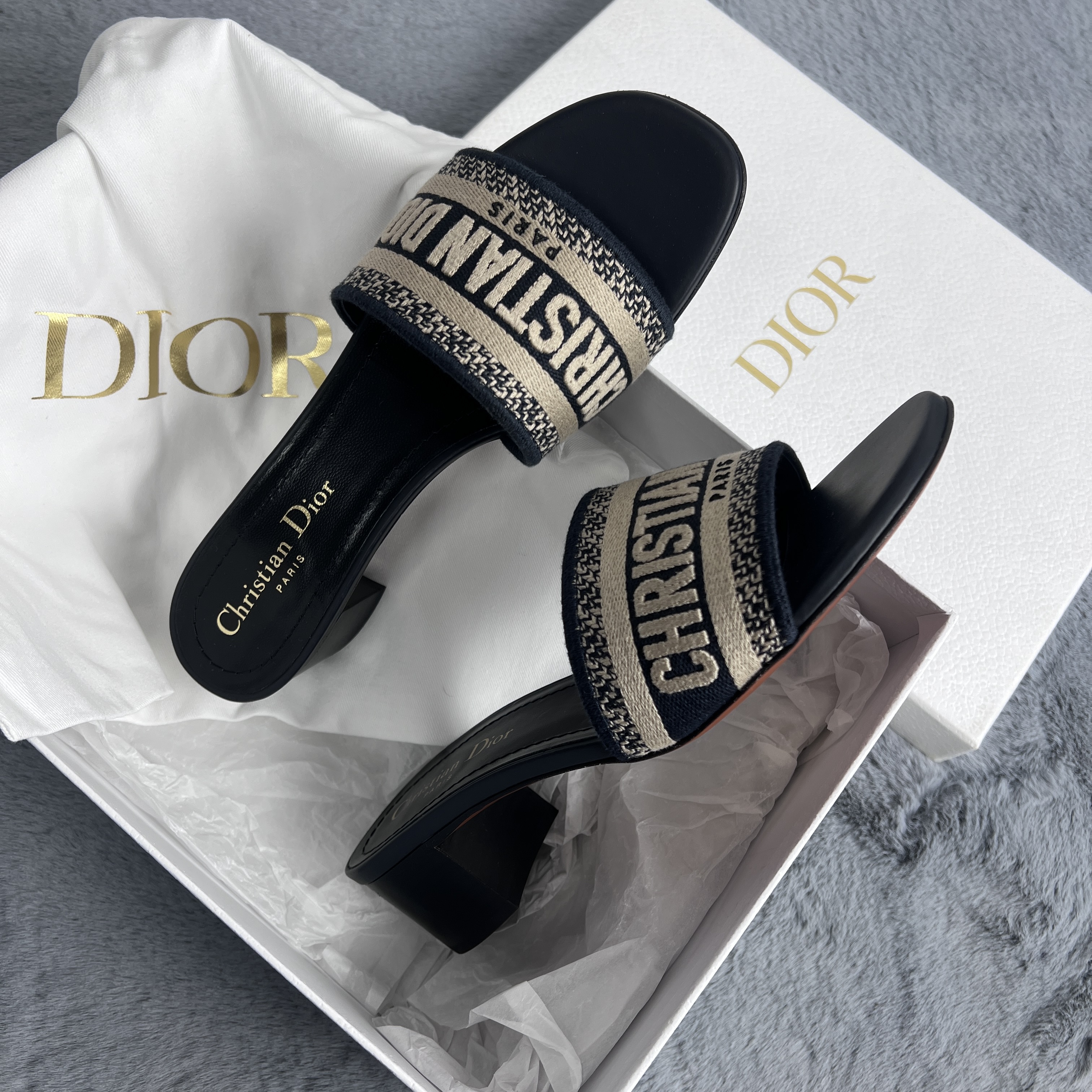 未使用 DIOR/迪奥 37码！迪奥dway 低跟一字拖 深蓝色