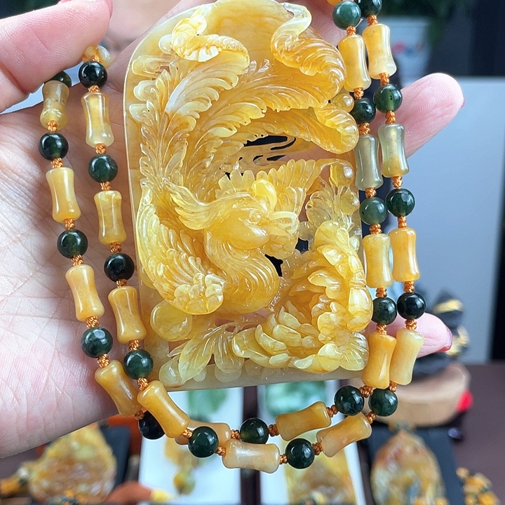 蛇纹石玉未镶嵌颈饰