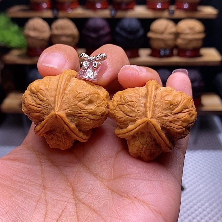 文玩核桃把件战斧三棱48