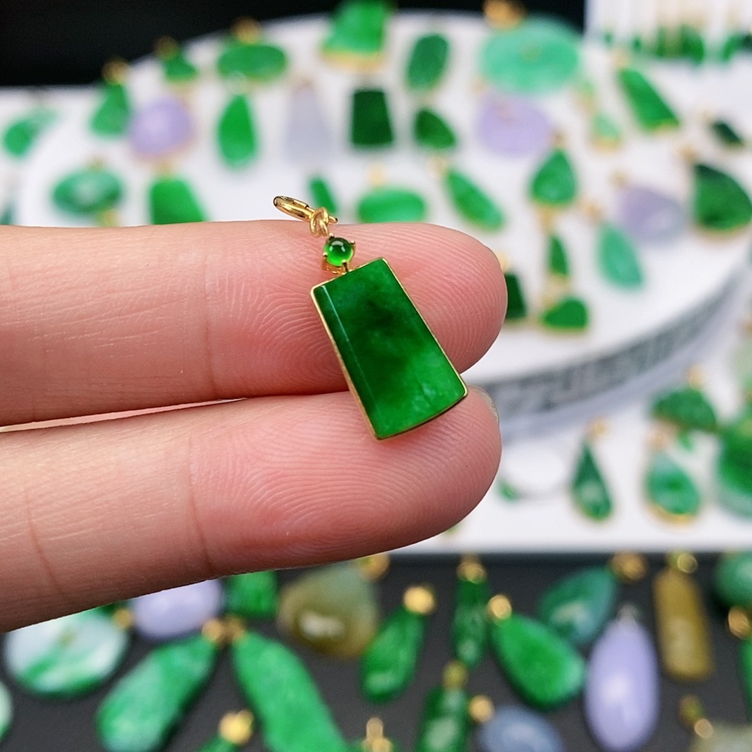 翡翠吊坠(不含链)18K金镶嵌