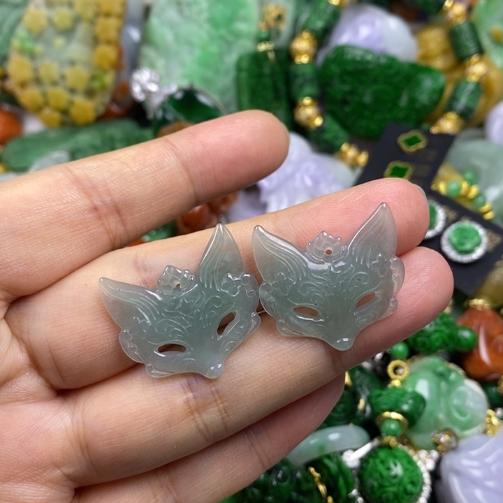 翡翠未镶嵌吊坠(赠链)