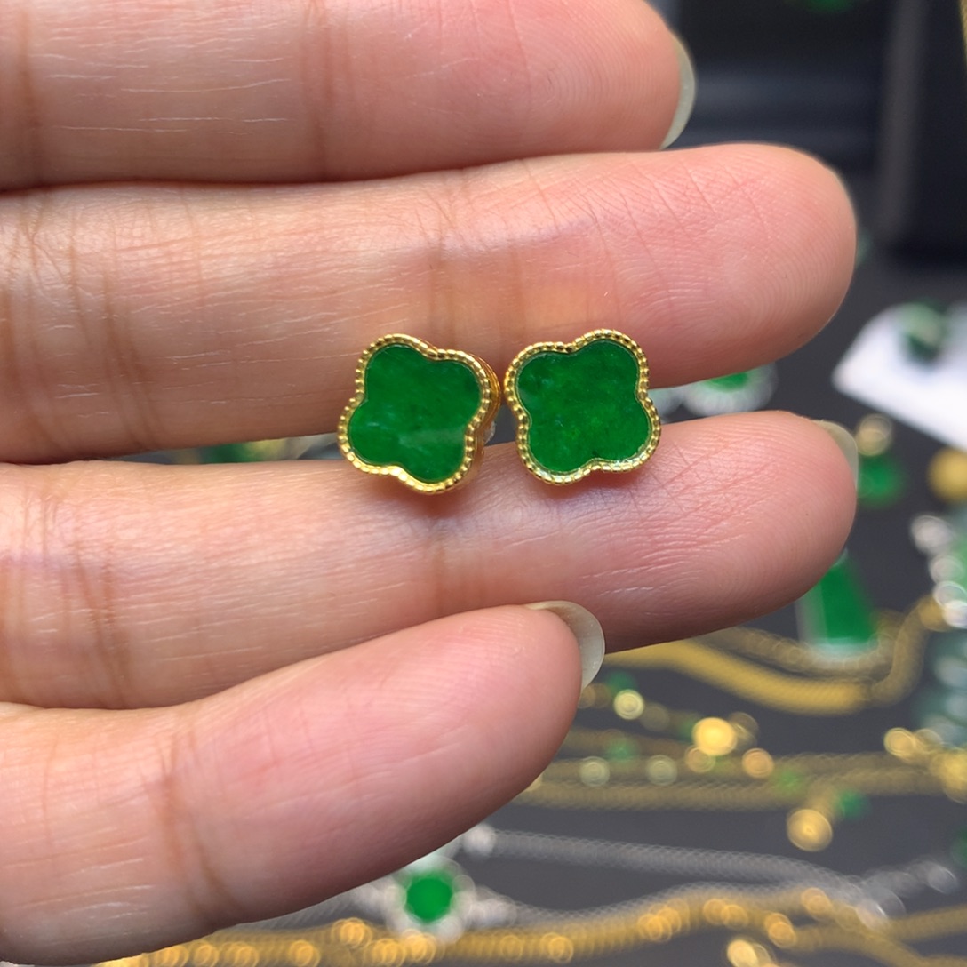 翡翠未镶嵌颈饰有纹